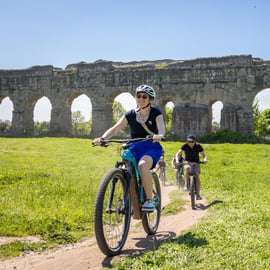 Roma: tour in e-bike della Via Appia con catacombe, acquedotti e cibo