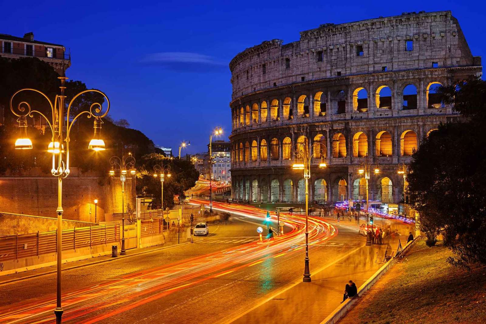 Tour del Colosseo in prima serata con accesso all'arena