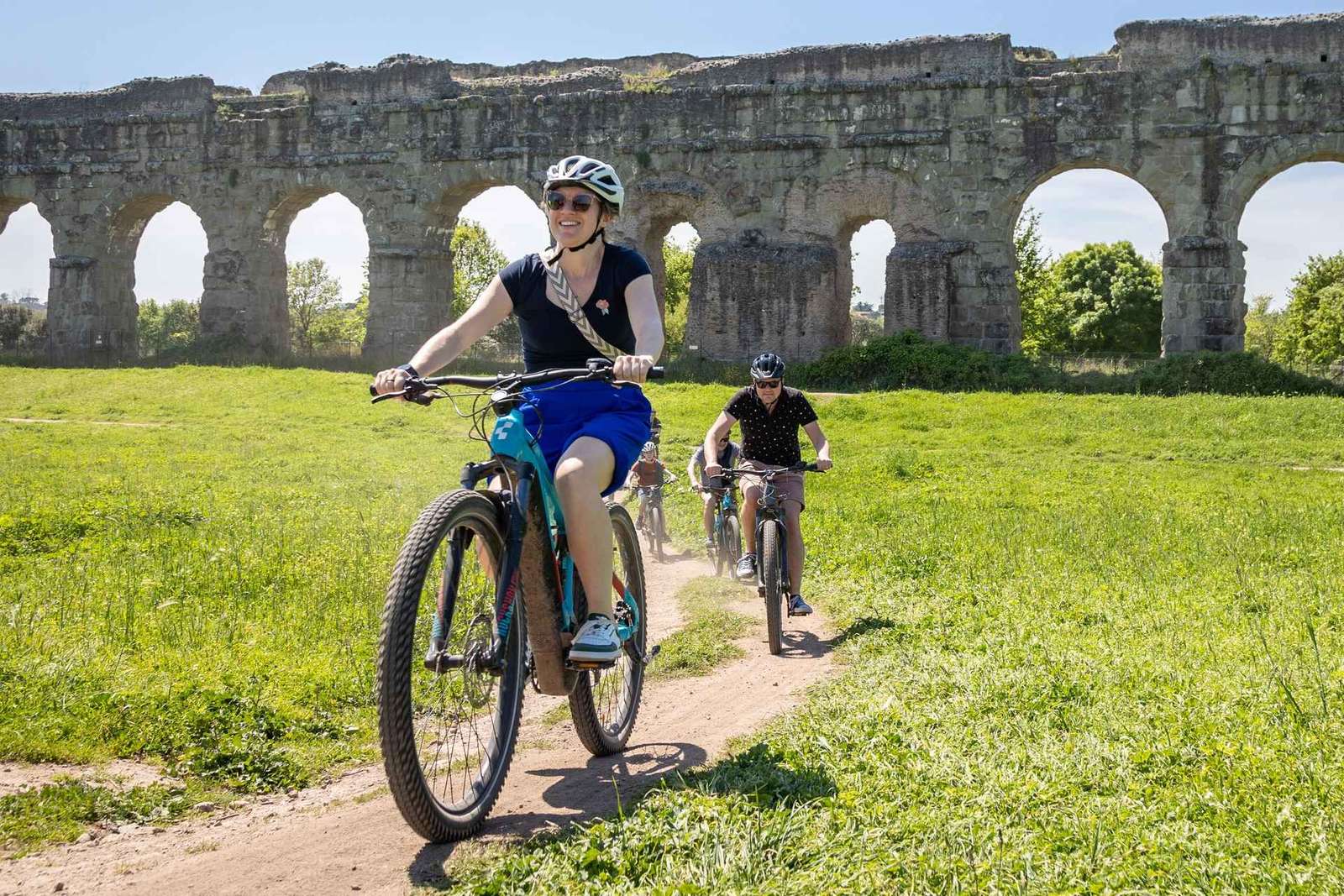 Roma: tour in e-bike della Via Appia con catacombe, acquedotti e cibo