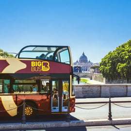 Bus hop-on hop-off scoperto per vedere Roma
