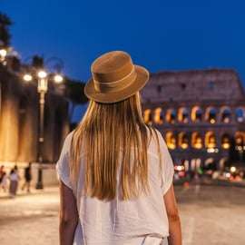 Tour del Colosseo in prima serata con accesso all'arena