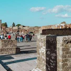 Da Napoli: Pompei ed Ercolano con guida archeologica