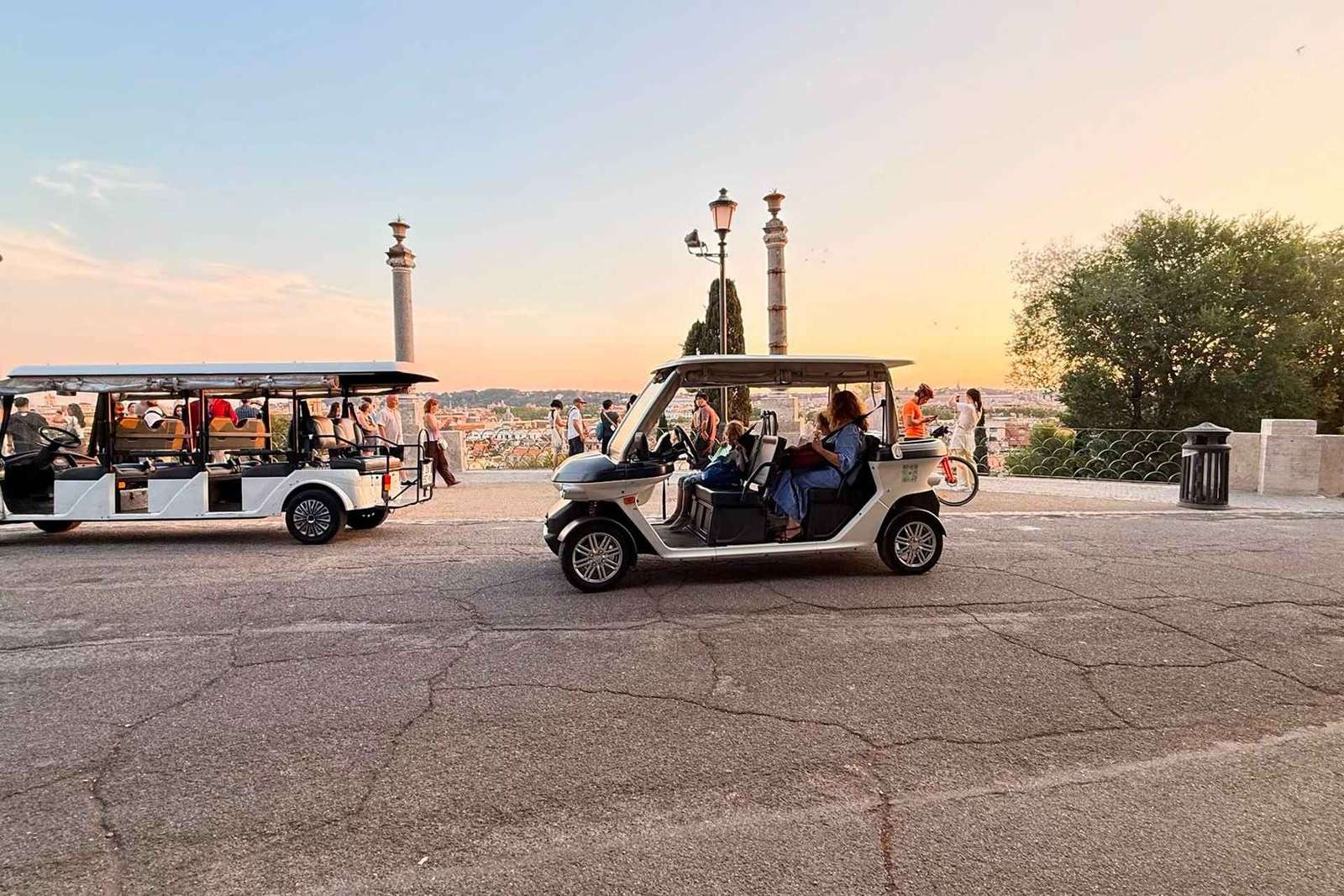 Roma: Tour della città imperiale in golf cart con trasferimento opzionale