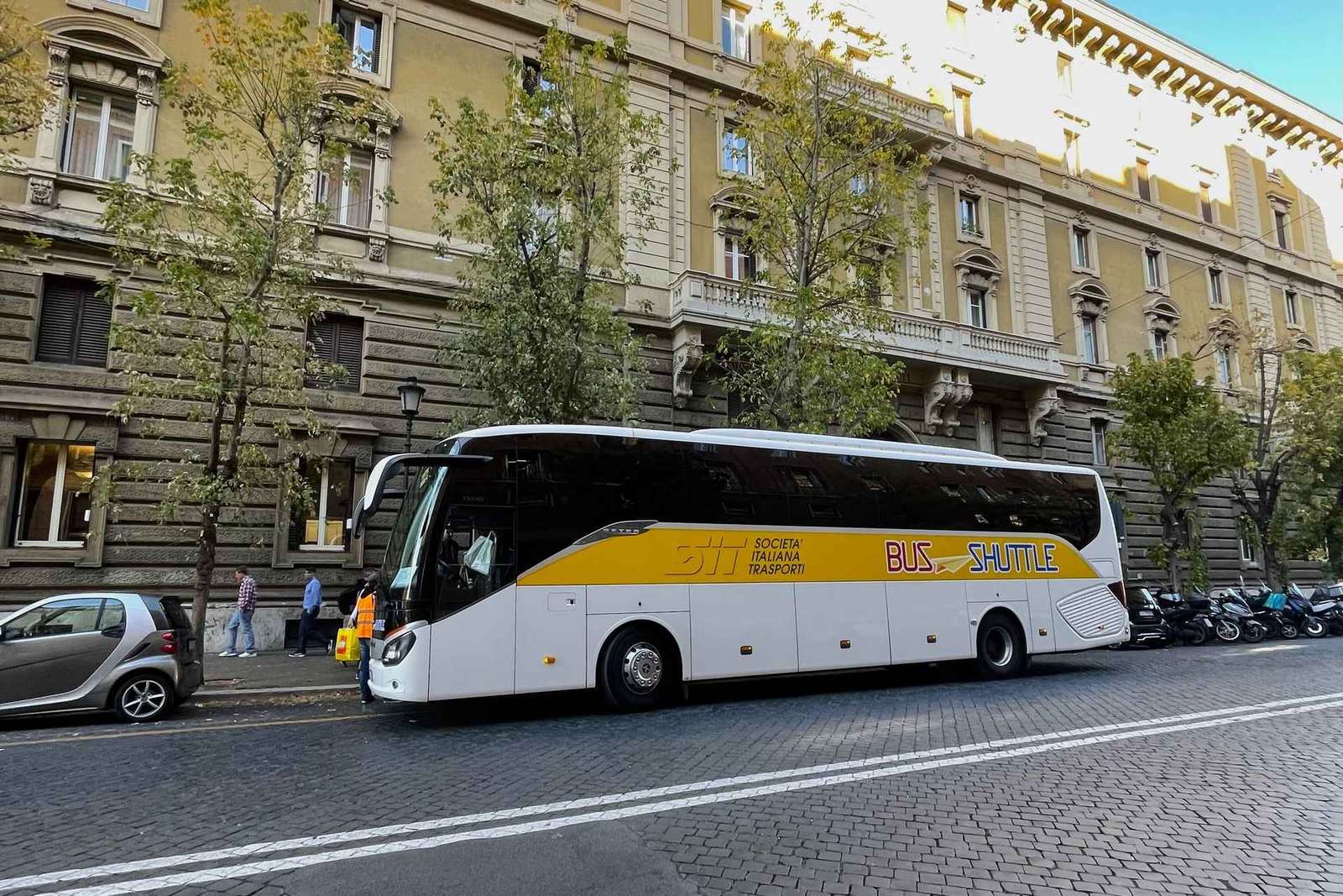 Bus navetta tra Fiumicino e il Vaticano
