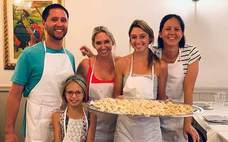 Roma: Corso di pasta e tiramisù con vino pregiato in omaggio